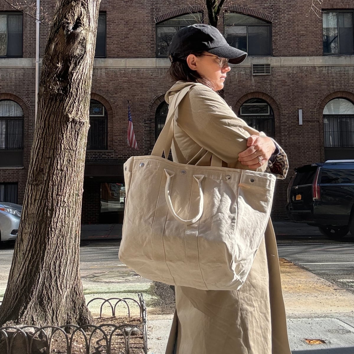 Beige Canvas Tote Bag With Trench Coat — Classy Tote Bag Outfits