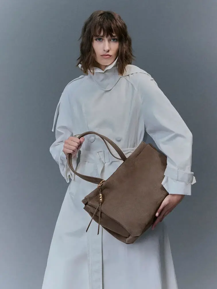 Brown Suede Tote Bag With White Trench Coat — Classy Tote Bag Outfits