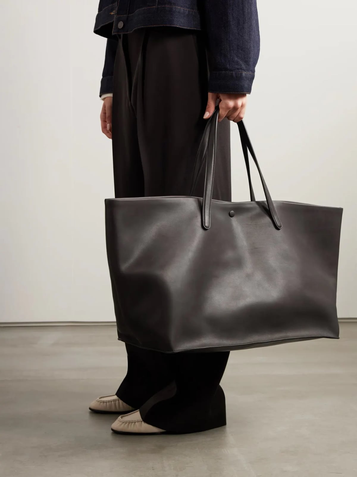 Oversized Leather Tote With Denim Jacket — Classy Tote Bag Outfits