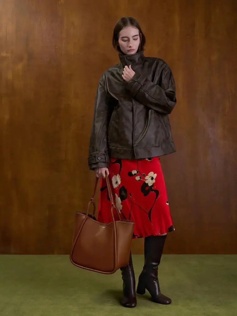 Tan Tote Bag With Floral Midi Skirt — Classy Tote Bag Outfits