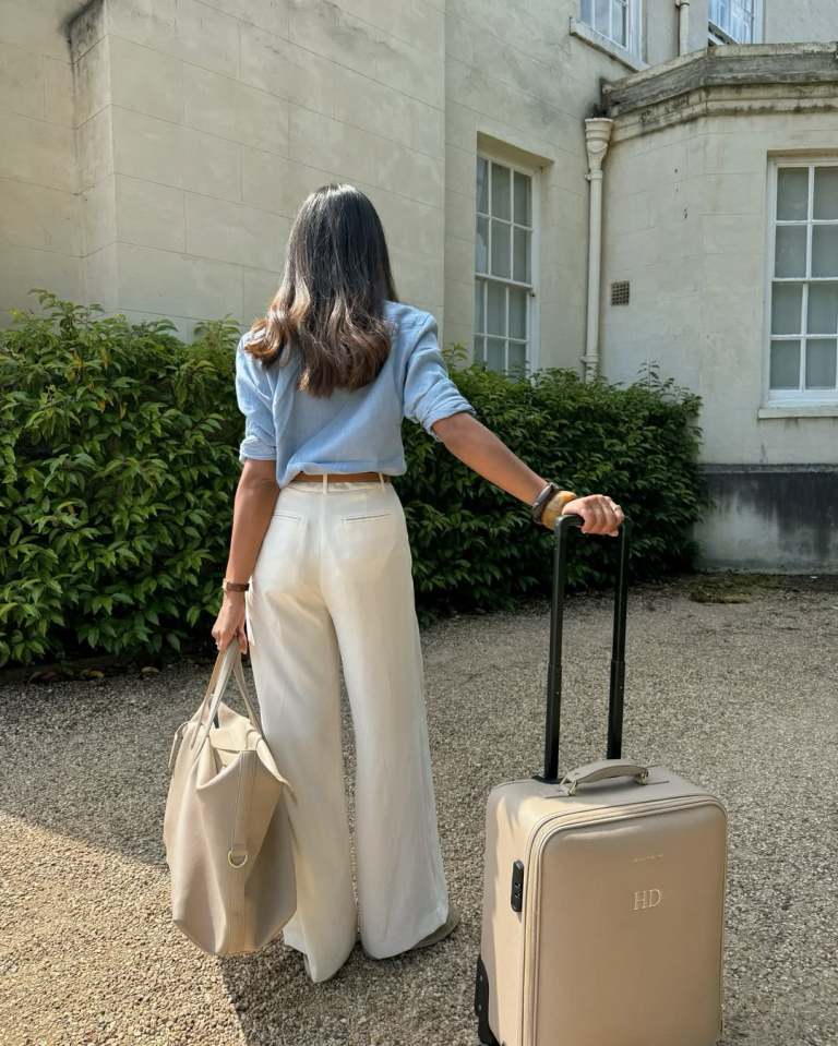 17+ Classy Travel Outfits That Prove Comfort Can Be Chic