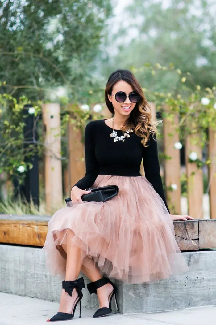 Blush Pink Voluminous Tulle Skirt with Black Top Blush Pink Voluminous Tulle Skirt with Black Top — Classy Tulle Skirt Outfits