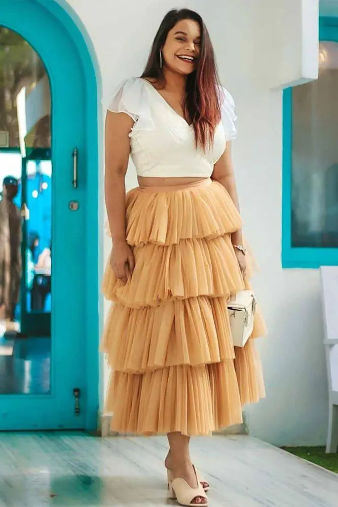 Peach Tiered Tulle Skirt with White Cropped Top Peach Tiered Tulle Skirt with White Cropped Top — Classy Tulle Skirt Outfits
