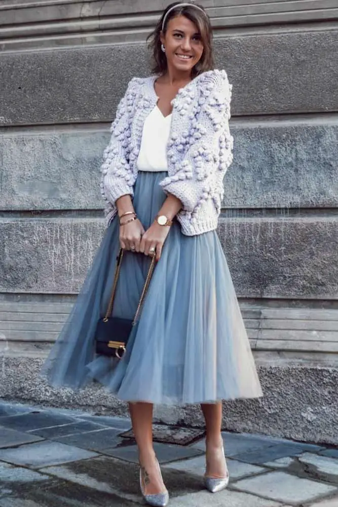 Blue Tulle Skirt with Gray Knit Cardigan Blue Tulle Skirt with Gray Knit Cardigan — Classy Tulle Skirt Outfits