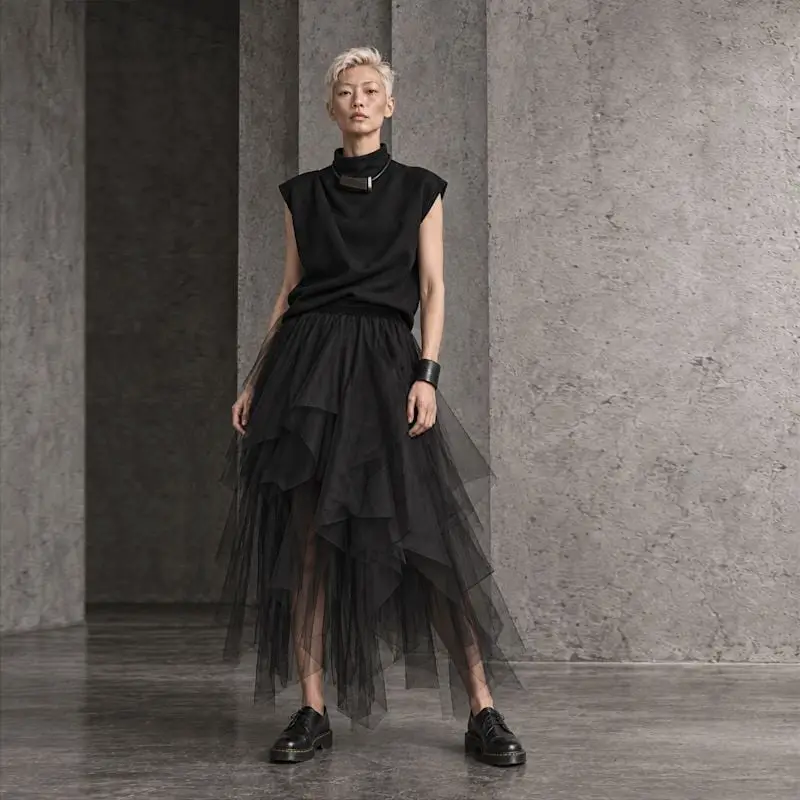 Layered Black Tulle Skirt with Sleeveless Top Layered Black Tulle Skirt with Sleeveless Top — Classy Tulle Skirt Outfits