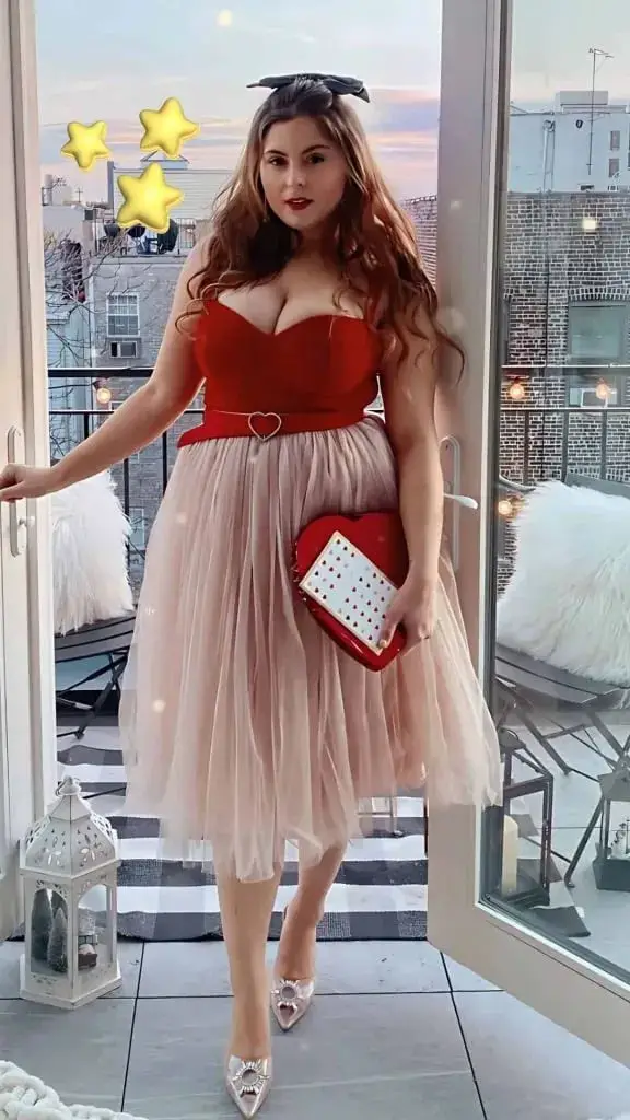 Layered Pink Tulle Skirt with Red Sweetheart Bodice Layered Pink Tulle Skirt with Red Sweetheart Bodice — Classy Tulle Skirt Outfits