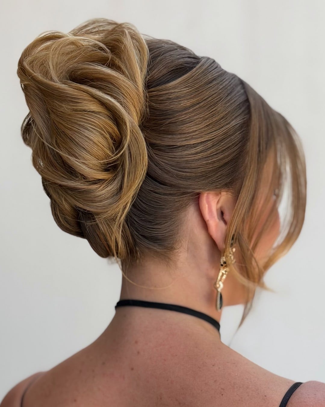 Sophisticated Wavy Blonde Twisted Bun Sophisticated Wavy Blonde Twisted Bun — Classy Updo Wig