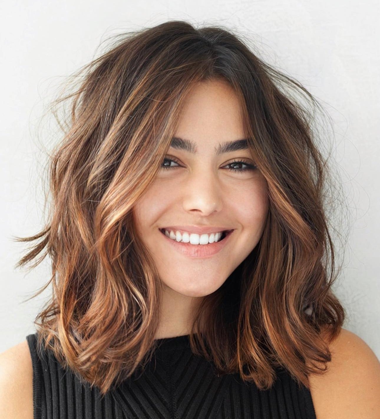 Collarbone Dark Brown Balayage Loose Waves — Classy Wavy Hair Hairstyles