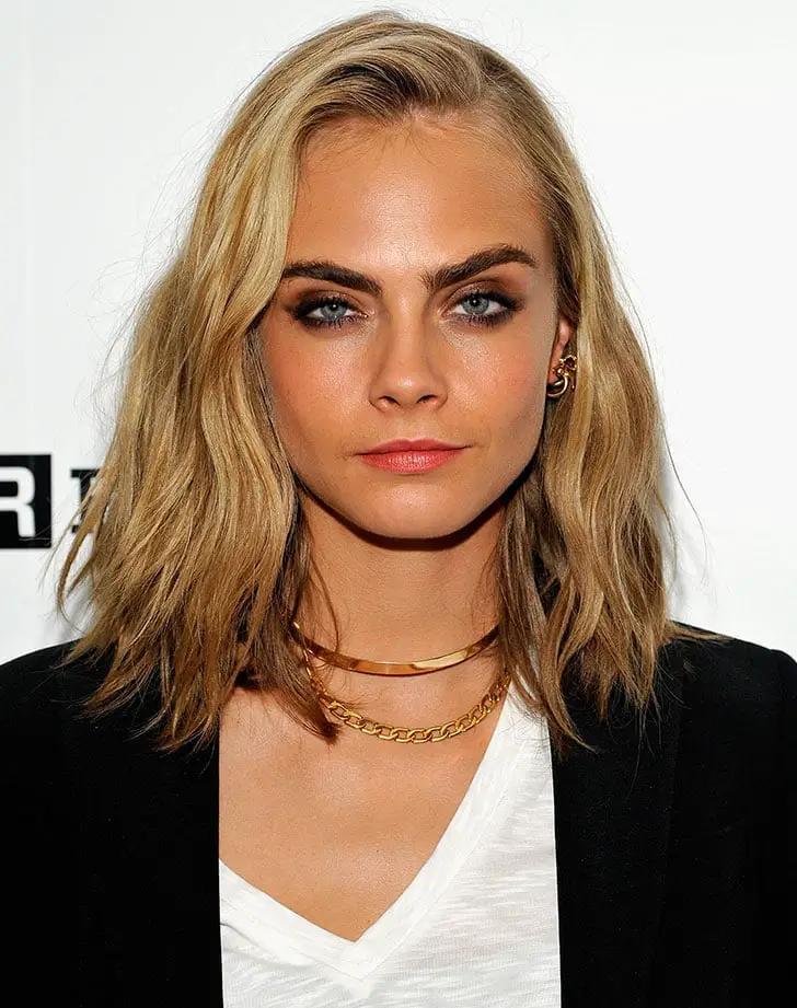 Collarbone Blonde Face-Framing Layers Blowout — Classy Wavy Hair Hairstyles