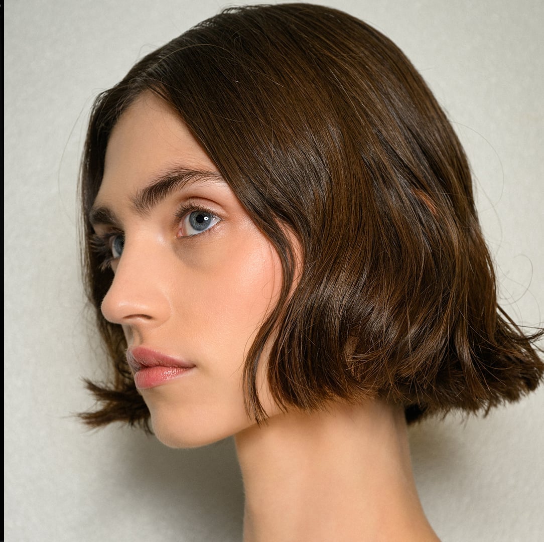 Chin Length Light Brown Wavy Bob Side Bangs — Classy Wavy Hair Hairstyles
