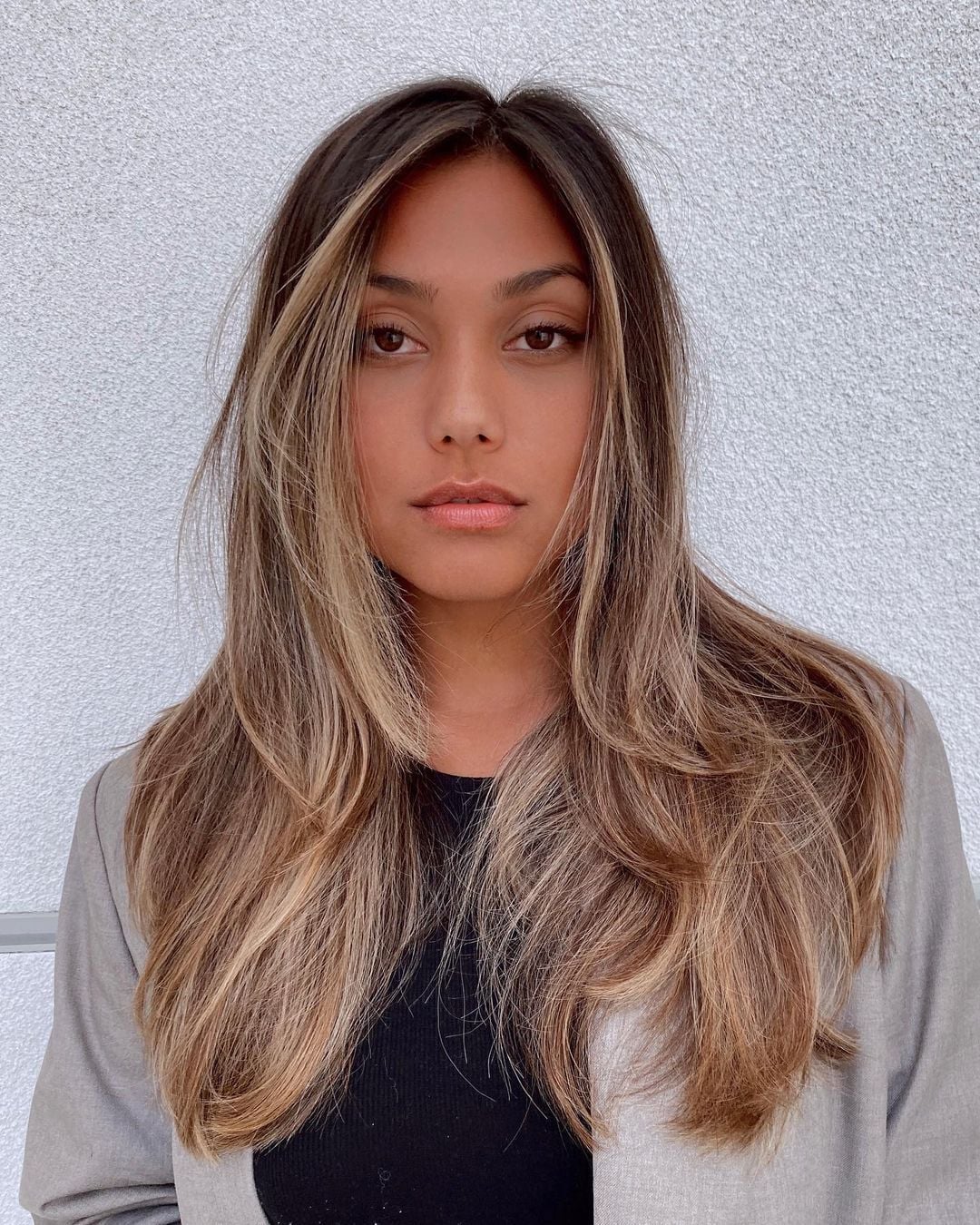 Collarbone Medium Brown Side-Swept Waves — Classy Wavy Hair Hairstyles