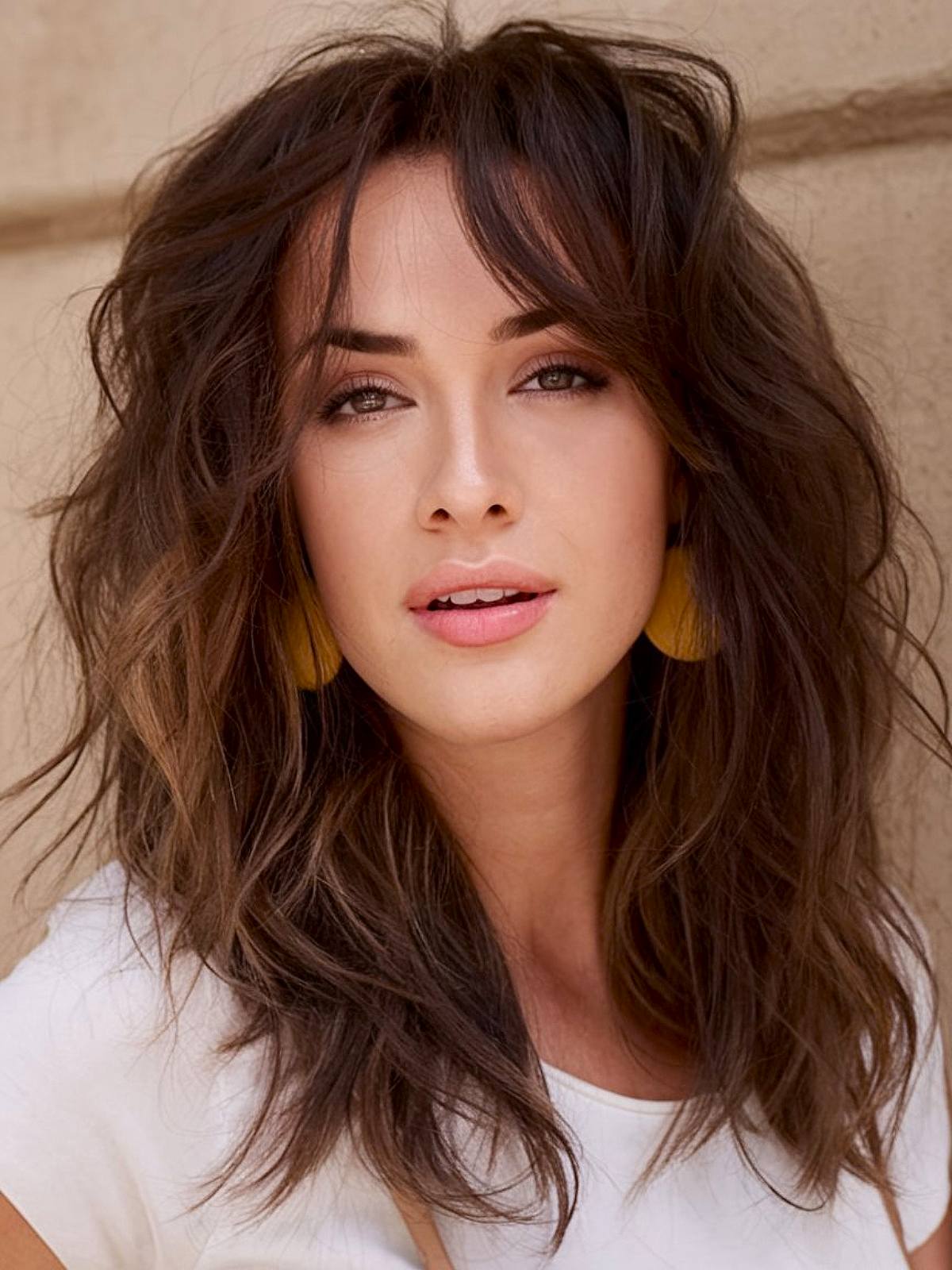 Collarbone Dark Brown Curtain Bangs — Classy Wavy Hair Hairstyles