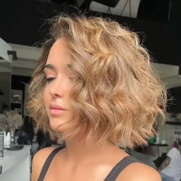 Chin Length Blonde Balayage Bob Waves — Classy Wavy Hair Hairstyles