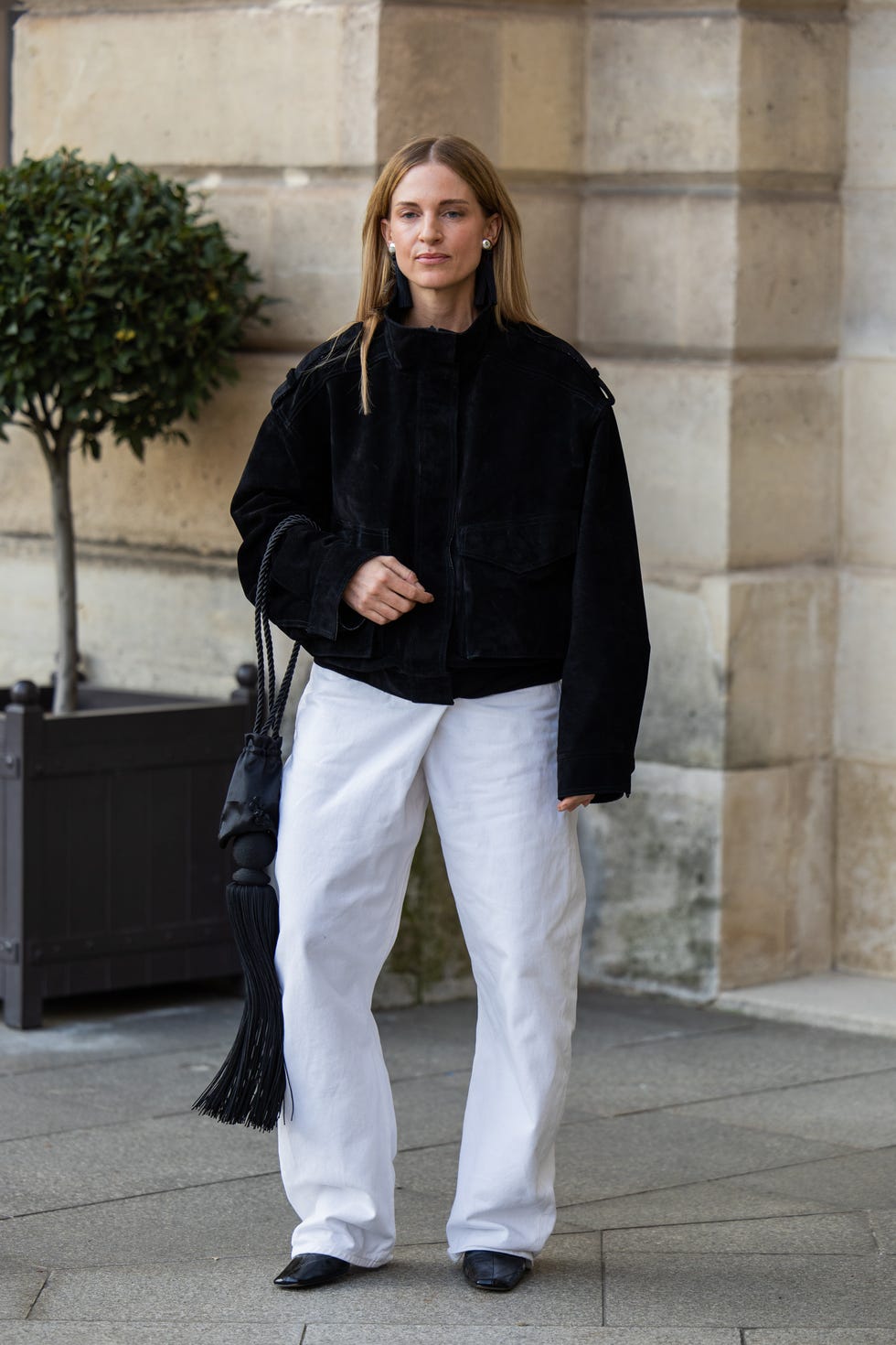 Wide Leg White Jeans With Black Jacket And Flat Shoes — Classy White Jeans Outfits