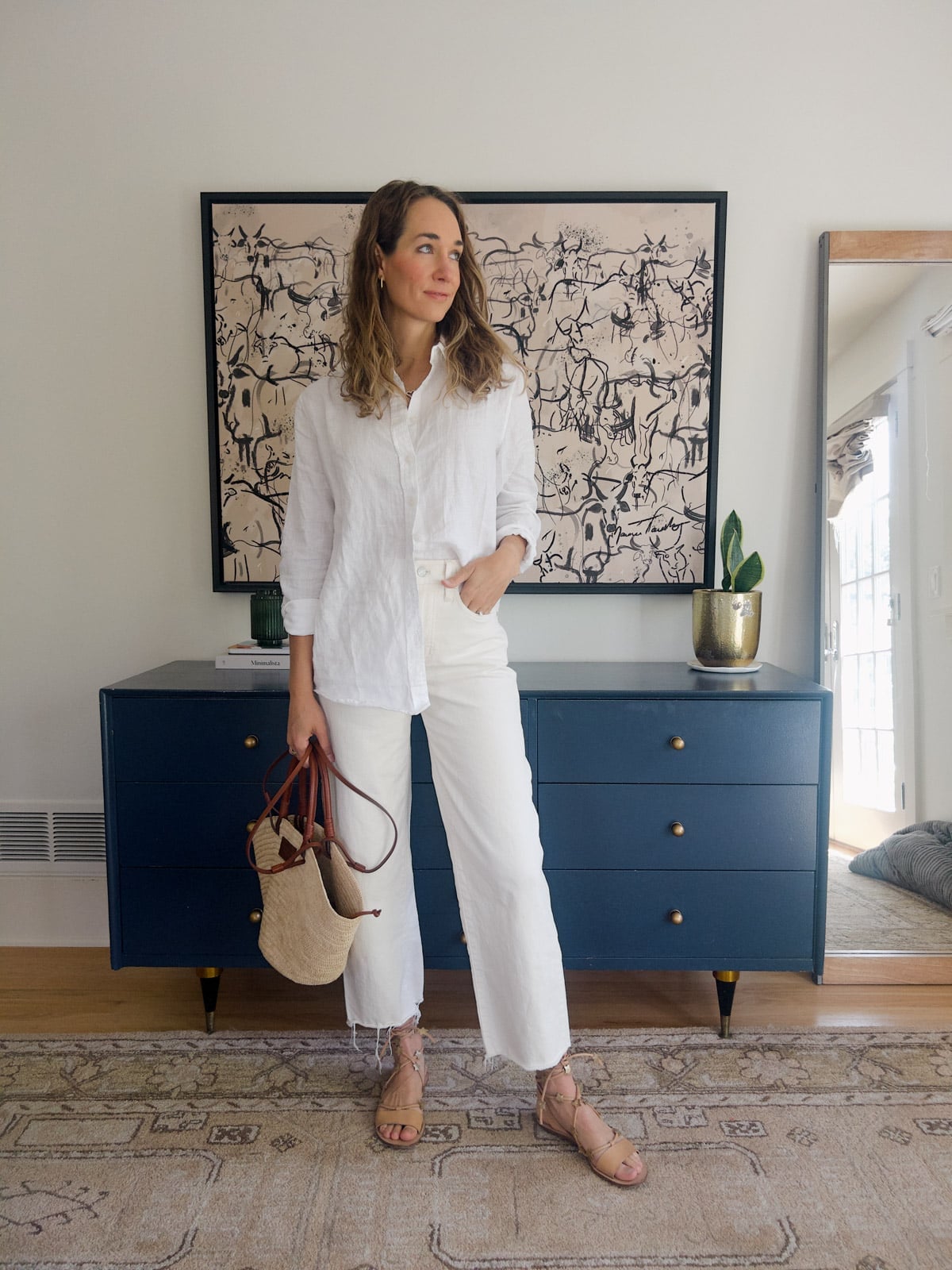 White Jeans With Fringed Hem And Linen Shirt — Classy White Jeans Outfits