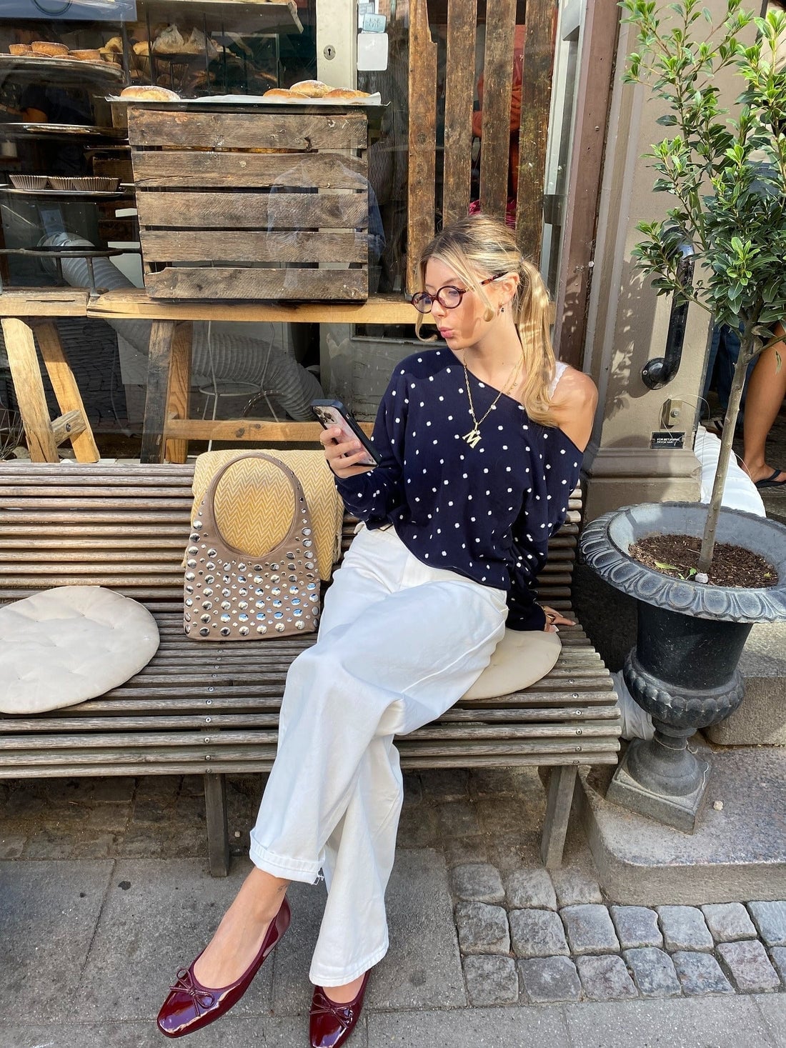White Straight Leg Jeans With Off-Shoulder Sweater White Straight Leg Jeans With Off-Shoulder Sweater — Classy White Pants Outfits