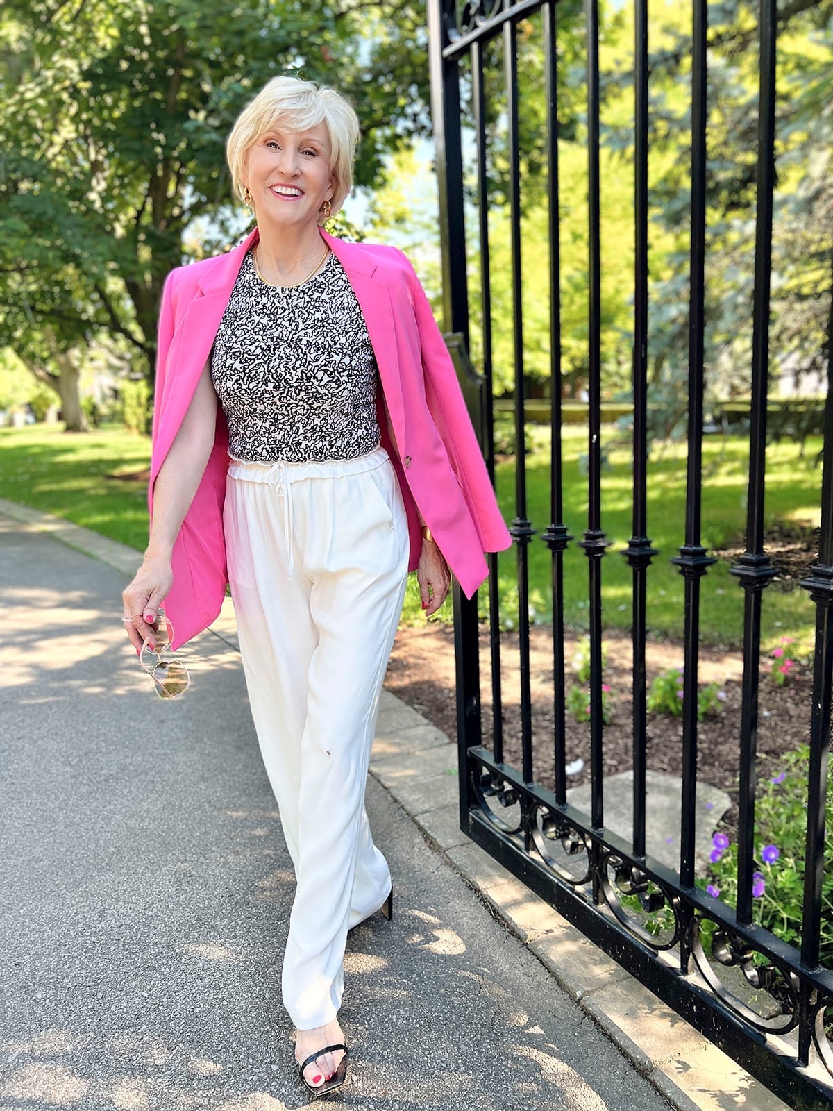 White Wide Leg Pants With Hot Pink Blazer White Wide Leg Pants With Hot Pink Blazer — Classy White Pants Outfits