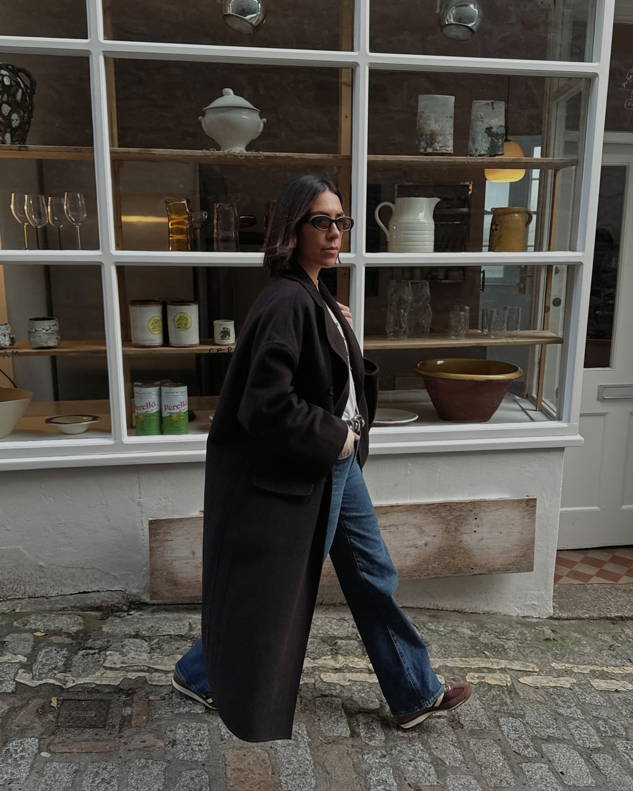 Dark Brown Oversized Wool Coat with White T-Shirt and Jeans — Classy Wool Coat Outfits