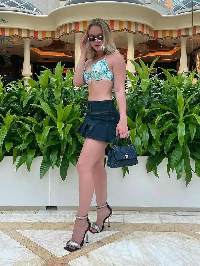 Pleated Denim Mini Skirt Pleated Denim Mini Skirt — Classy Zara Larsson Outfits