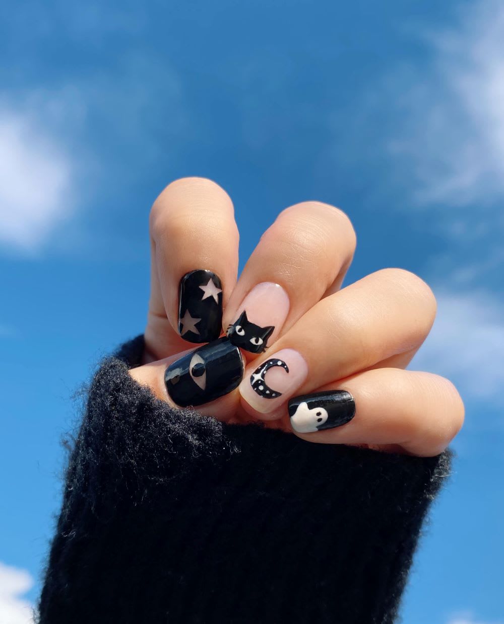Short Square Halloween Nails With Motifs Short Square Halloween Nails With Motifs — Cute Black Nails