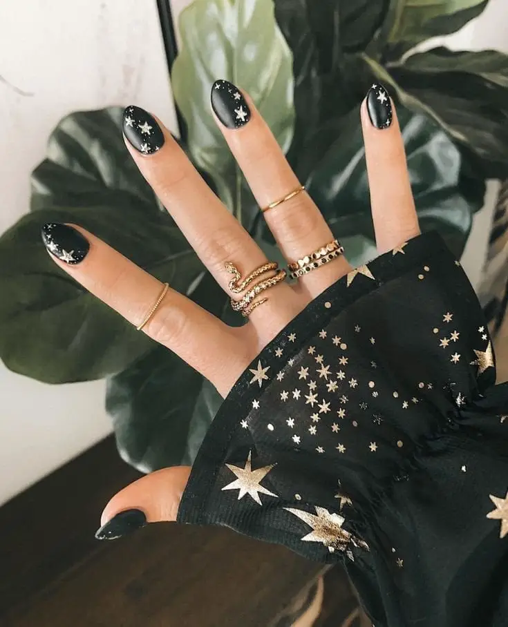 Short Oval Matte Black Nails With Silver Stars Short Oval Matte Black Nails With Silver Stars — Cute Black Nails