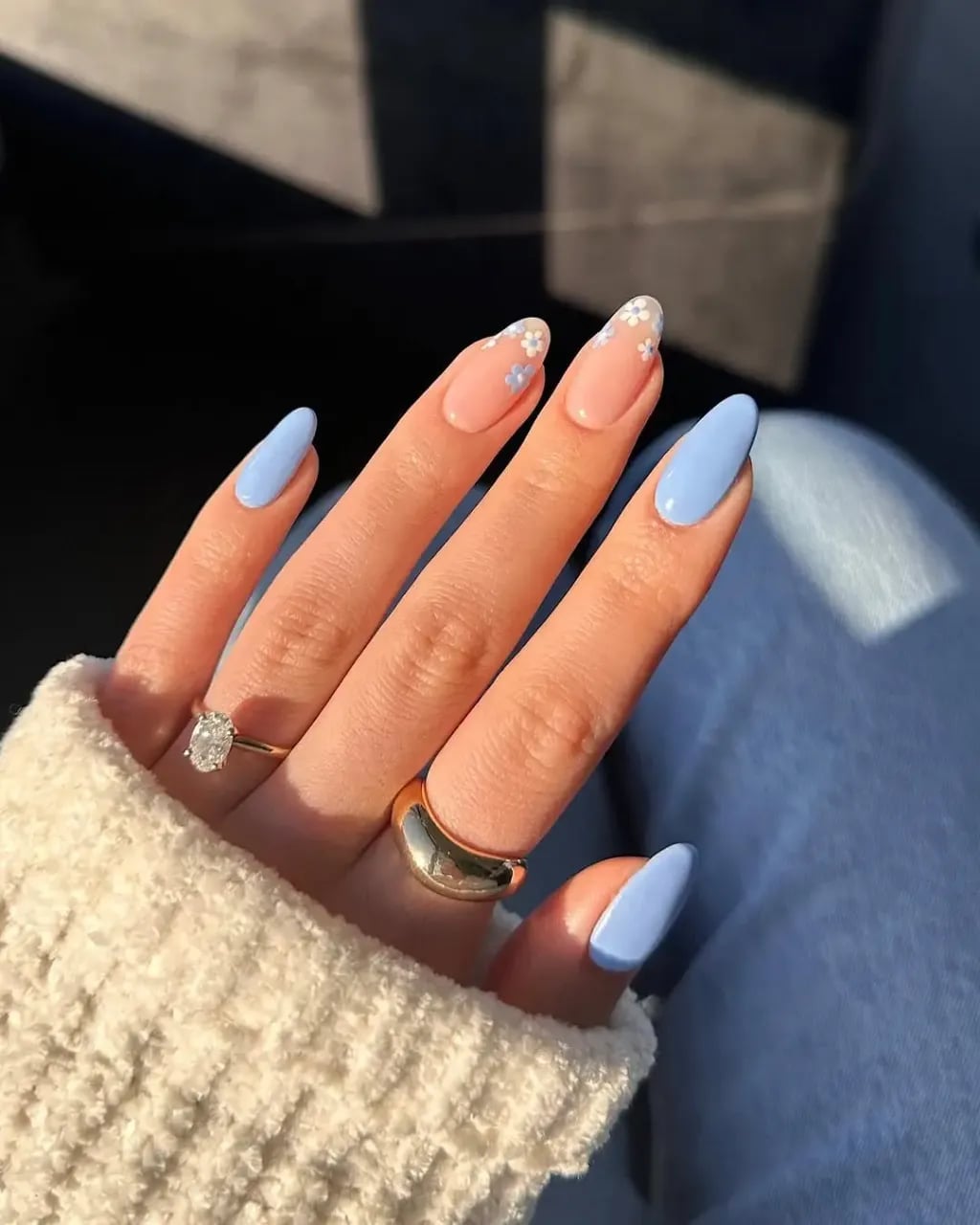 Medium Almond Sky Blue to White Gradient Nails — Cute Blue Almond Nails