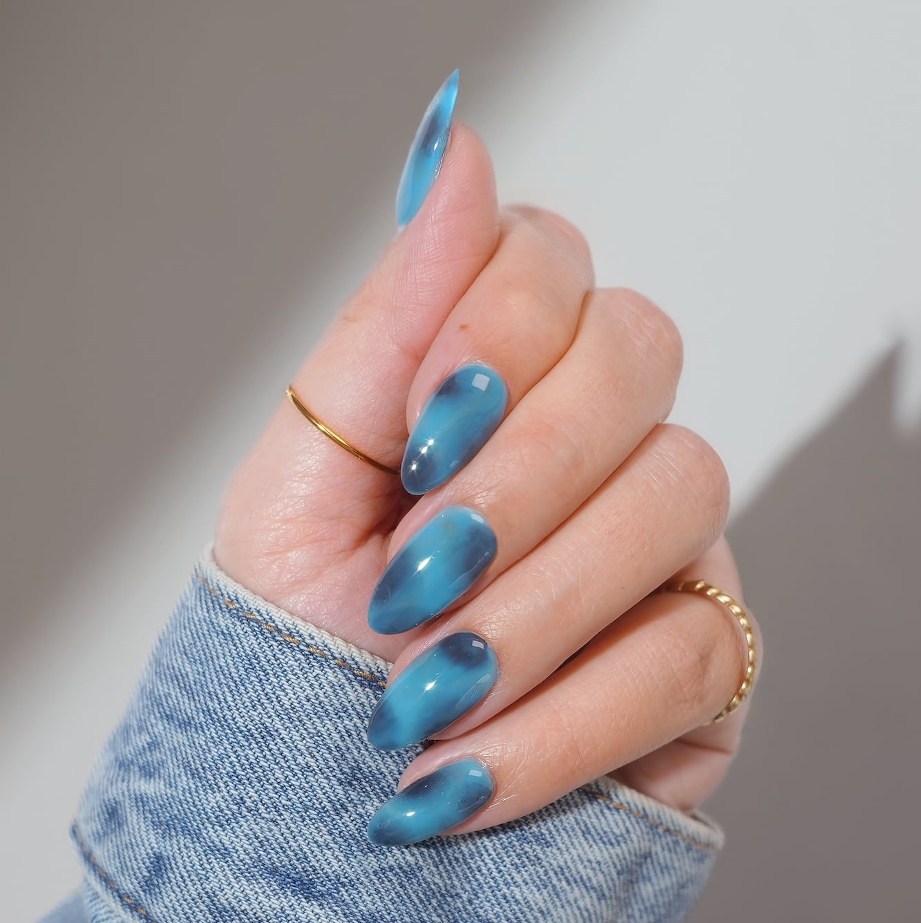 Long Blue Turquoise Cat-Eye Almond Nails — Cute Blue Almond Nails