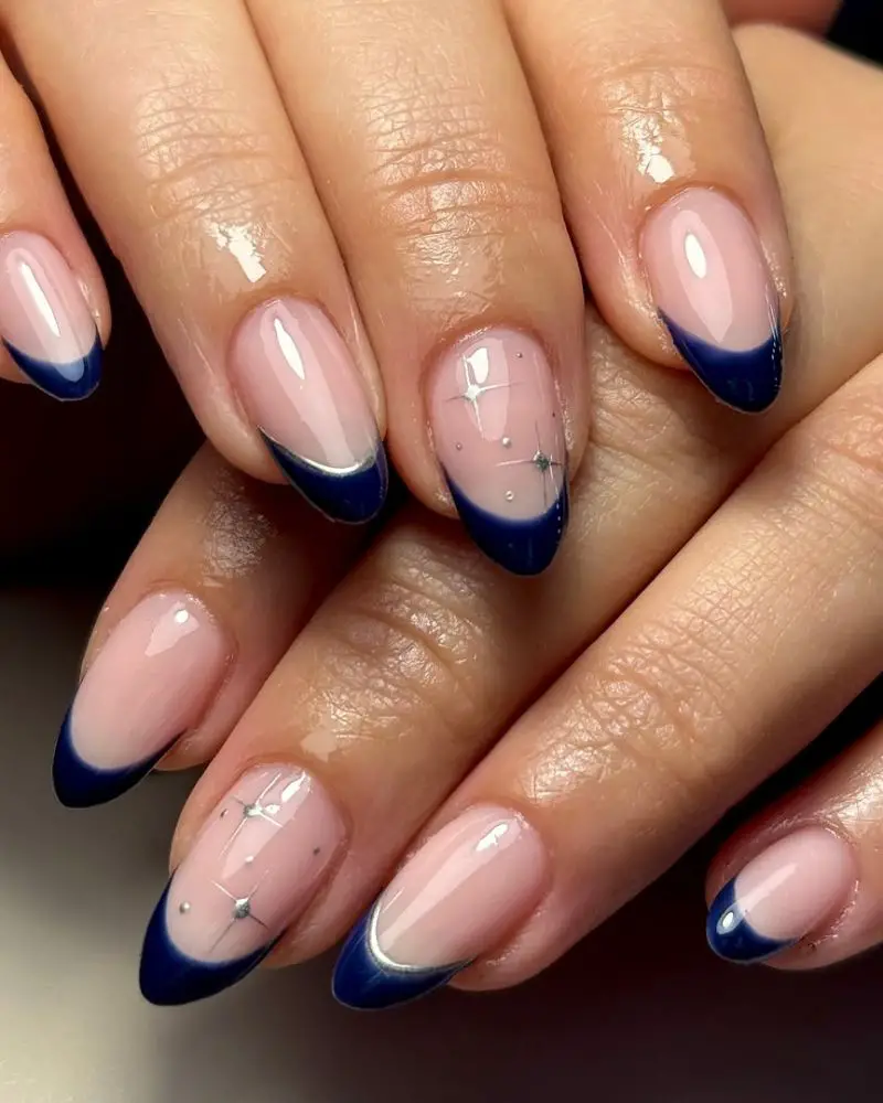 Medium Almond Pink Base With Deep Blue French Tips And Stars — Cute Blue Nails