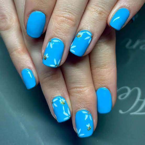 Short Square Blue Nails With White Flowers And Bees — Cute Blue Nails