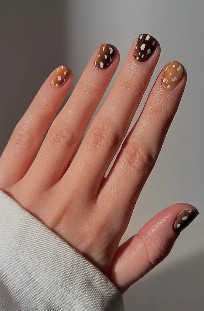 Fawn Spot Glossy Short Round Nails Fawn Spot Glossy Short Round Nails — Cute Brown Nails