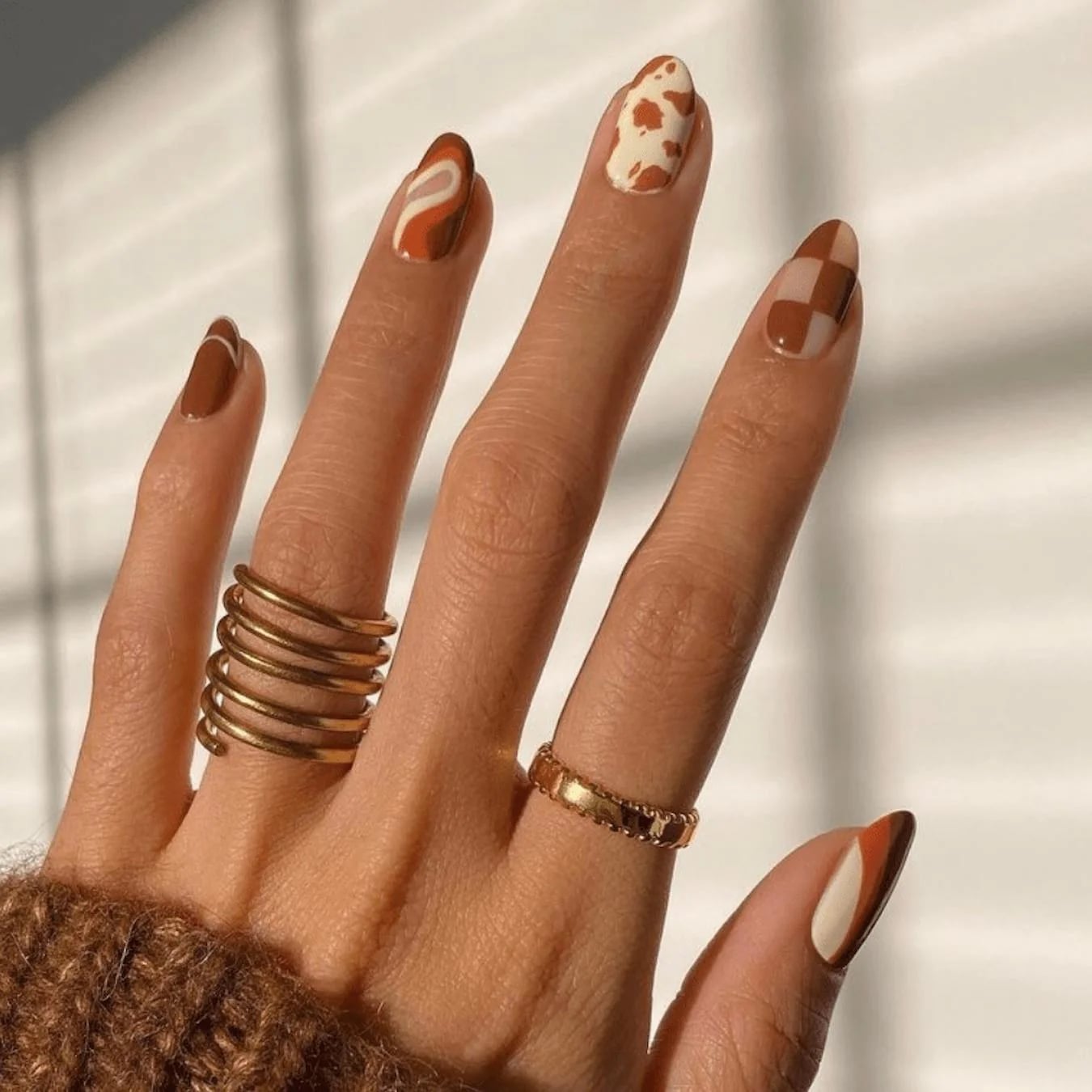 Abstract Swirls Checkerboard Cow Print Brown Nails, Close-Up Take Abstract Swirls Checkerboard Cow Print Brown Nails, Close-Up Take — Cute Brown Nails