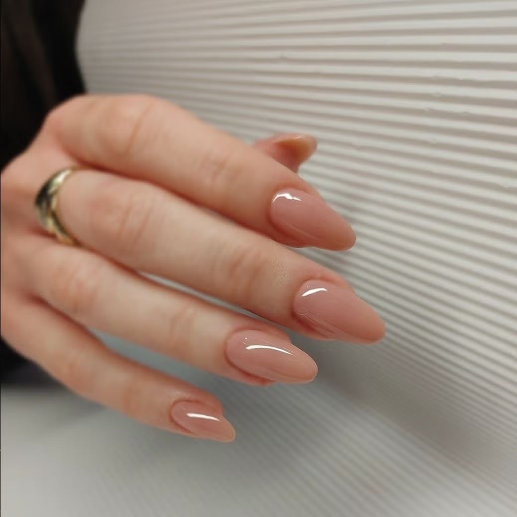 Short Almond Nude Milky Glossy Nails, Everyday Version Short Almond Nude Milky Glossy Nails, Everyday Version — Cute Dip Powder Nails