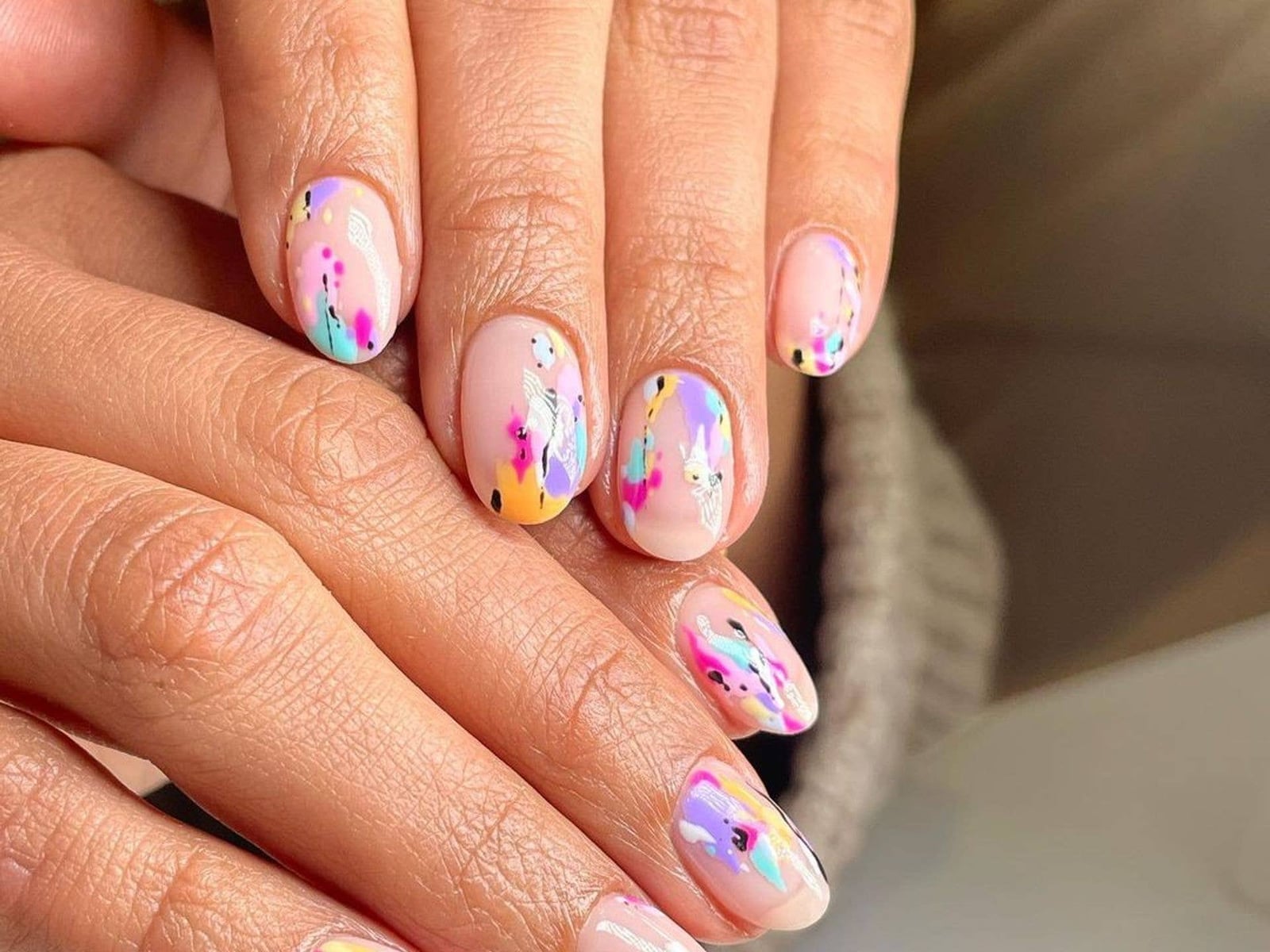 Short Oval Nails With Abstract Colorful Art — Cute Gel X Nails
