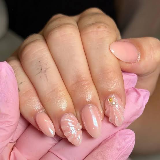 Short Oval Nails With 3D Shell and Pearl Art — Cute Gel X Nails