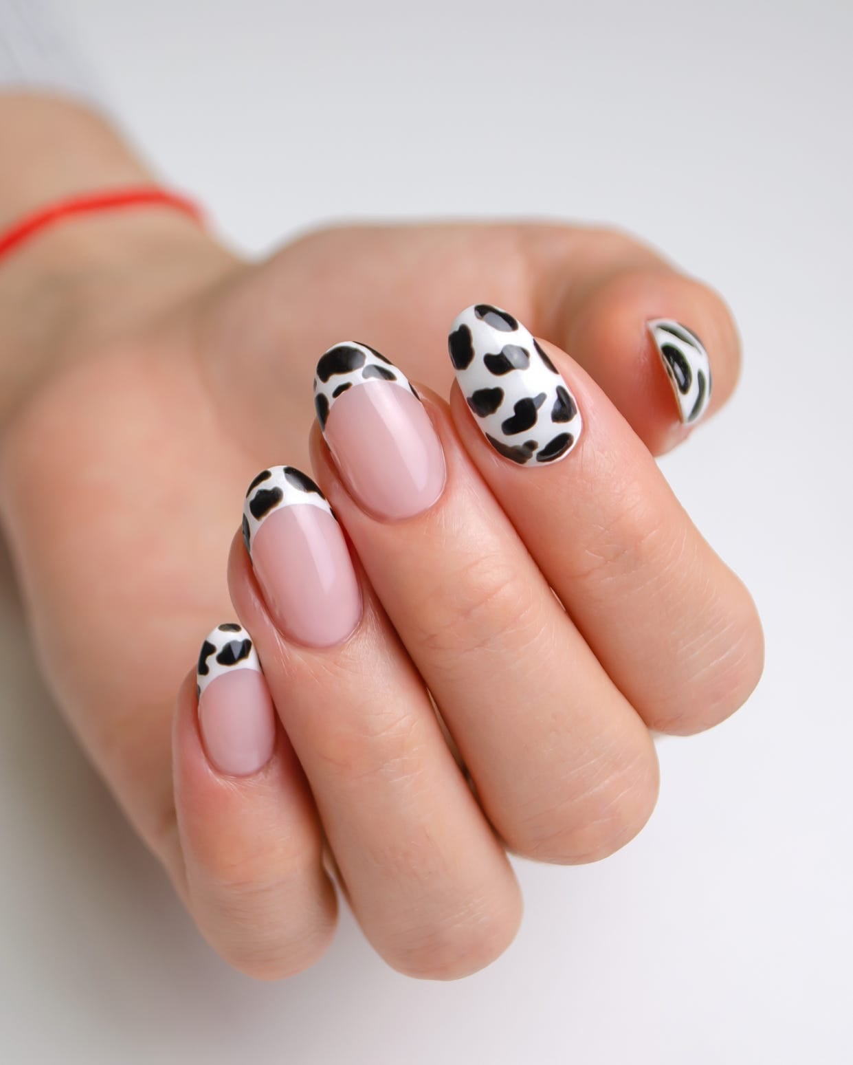 Pale Pink Medium Oval With Strawberry Art Pale Pink Medium Oval With Strawberry Art — Cute Medium Nails