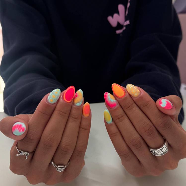 Neon Tie-Dye Medium Almond Nails Neon Tie-Dye Medium Almond Nails — Cute Medium Nails