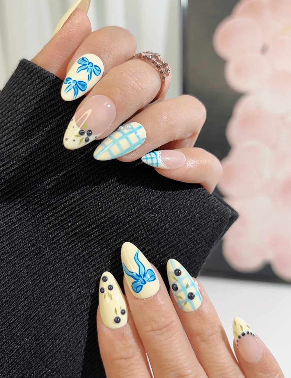 Pale Yellow Medium Almond With Blue Bows And Gingham Pale Yellow Medium Almond With Blue Bows And Gingham — Cute Medium Nails