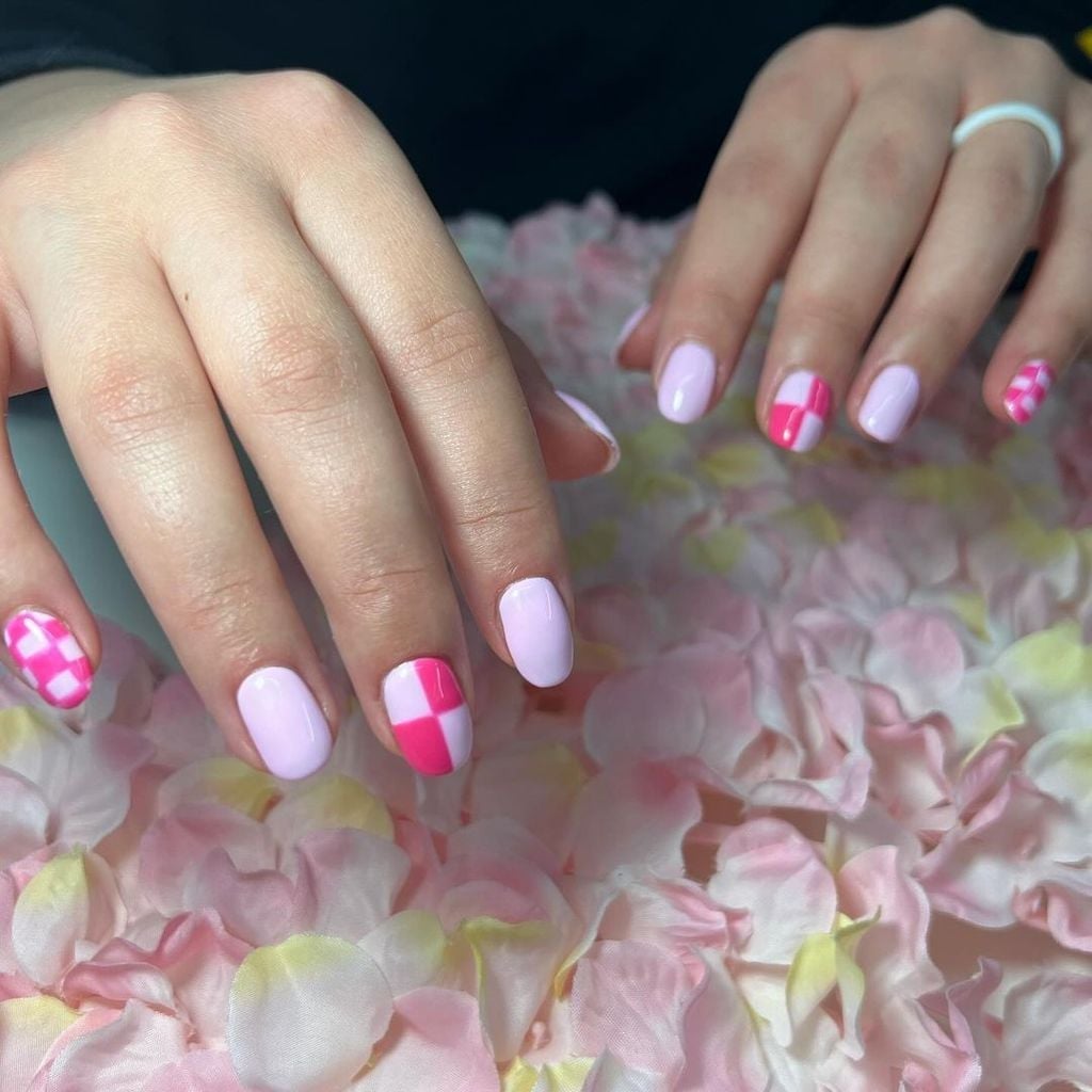 Light Pink Checkerboard Short Round Nails — Cute Nail Art Inspo
