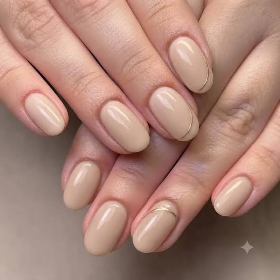 Short Oval Beige with Gold Line Accent Short Oval Beige with Gold Line Accent — Cute Natural Nails
