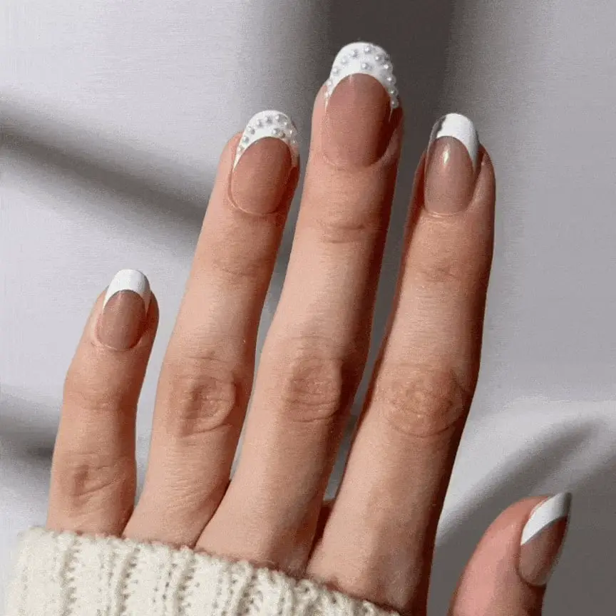 Pearl Adorned French Tip Medium Oval Nails, Glossy Pearl Adorned French Tip Medium Oval Nails, Glossy — Cute Oval Nails
