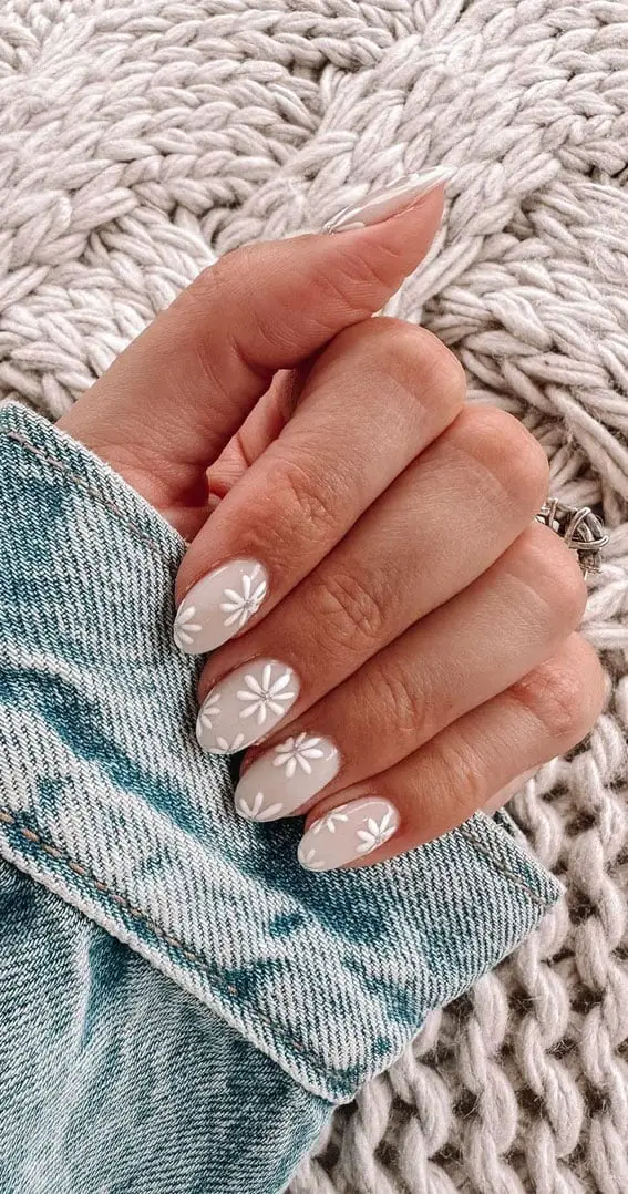 Delicate Floral Short Oval Nails Delicate Floral Short Oval Nails — Cute Oval Nails