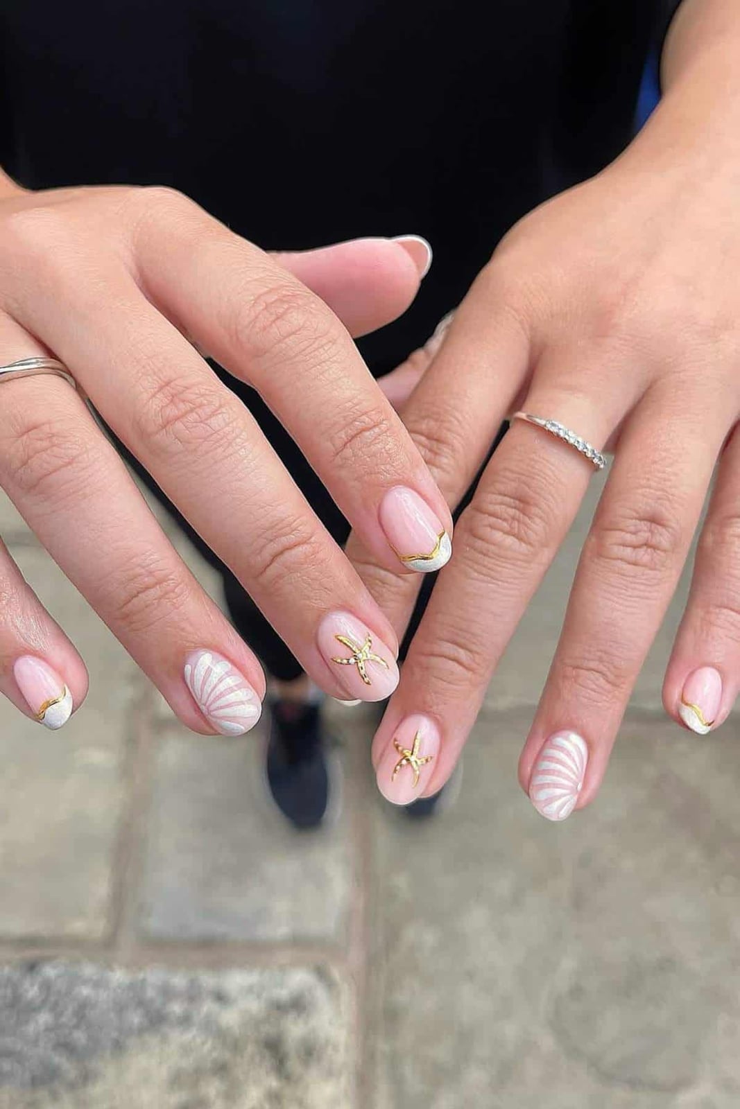 Gold French Tip Starfish Short Oval Nails Gold French Tip Starfish Short Oval Nails — Cute Oval Nails