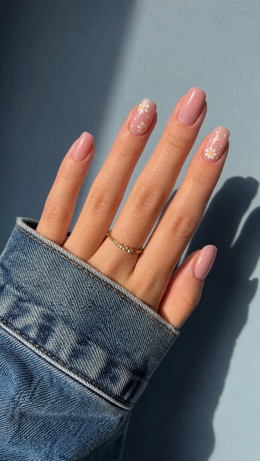 Sheer Milky Pink Daisy Short Almond Nails Sheer Milky Pink Daisy Short Almond Nails — Cute Short Acrylic Nails