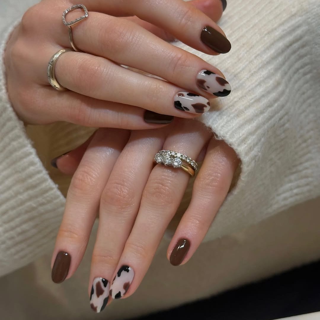 Deep Brown Cow Print Short Oval Nails Deep Brown Cow Print Short Oval Nails — Cute Short Acrylic Nails