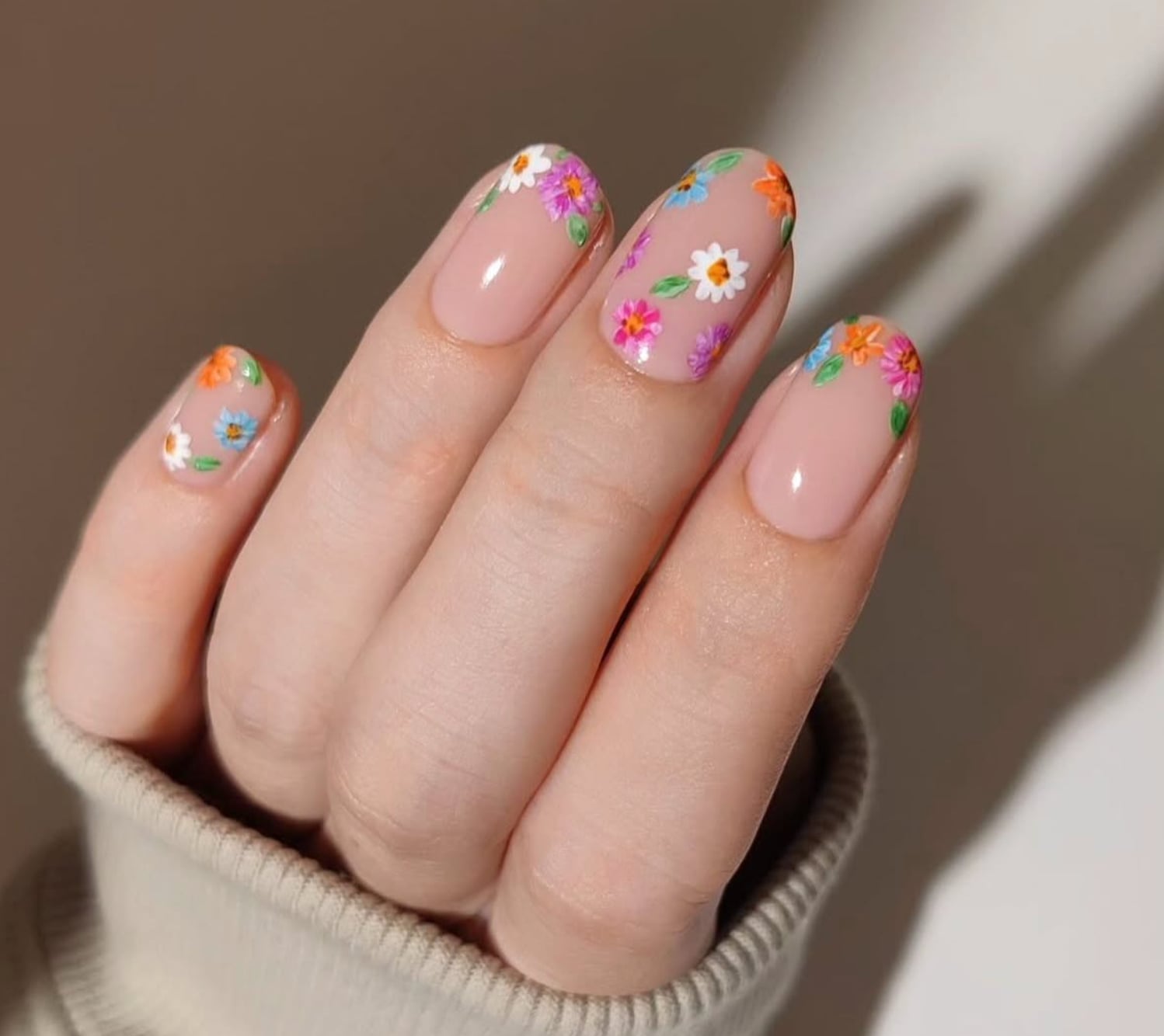 Sheer Nude Tiny Floral Short Oval Nails Sheer Nude Tiny Floral Short Oval Nails — Cute Short Acrylic Nails