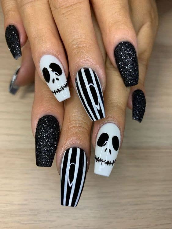 Glitter Skull and Stripe Long Coffin Nails Glitter Skull and Stripe Long Coffin Nails — Cute Skull Nails