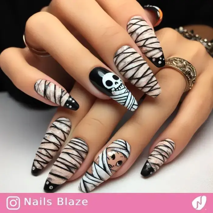 Mummy Wrap and Skull Long Coffin Nails Mummy Wrap and Skull Long Coffin Nails — Cute Skull Nails