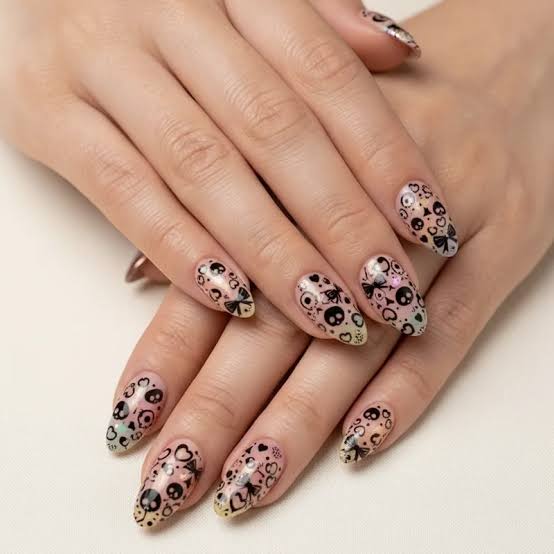 Pastel Goth Skull and Heart Medium Almonds Pastel Goth Skull and Heart Medium Almonds — Cute Skull Nails