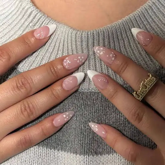 Medium Almond Floral French Tip Nails, миндаль Medium Almond Floral French Tip Nails, миндаль — Cute White Nails