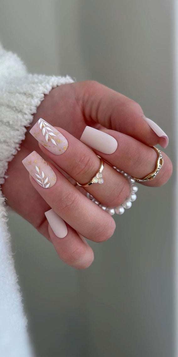 Medium Squoval Matte White Leaf Accent Nails Medium Squoval Matte White Leaf Accent Nails — Cute White Nails